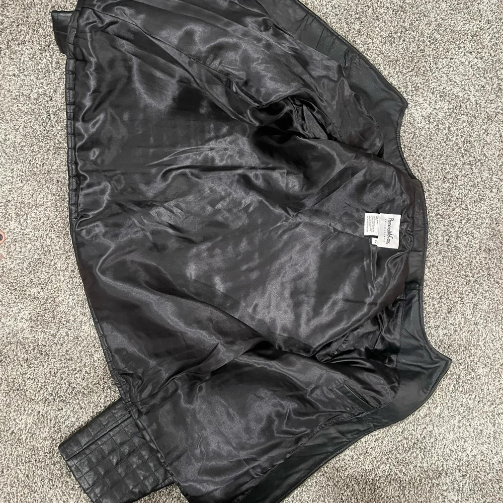 NWOT Pamela McCoy black quilted leather jacket. Size 2x. - Picture 10 of 16